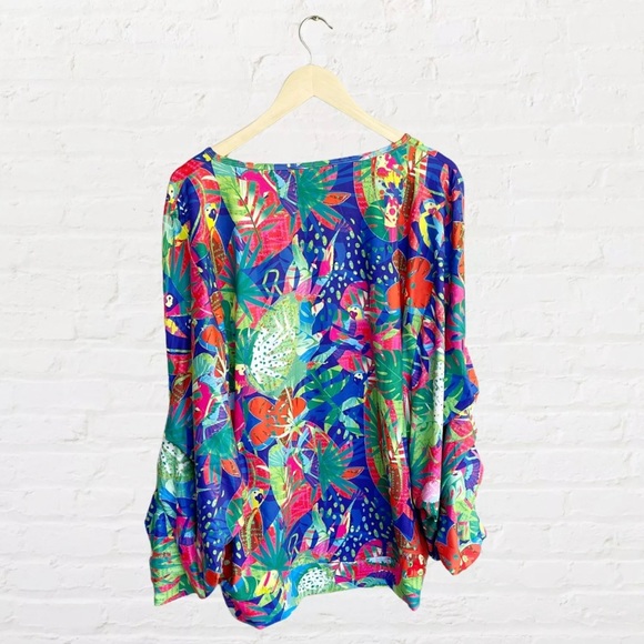 BNWT Exotica Athletica Abstract Parrot Batwing Top - Picture 4 of 5
